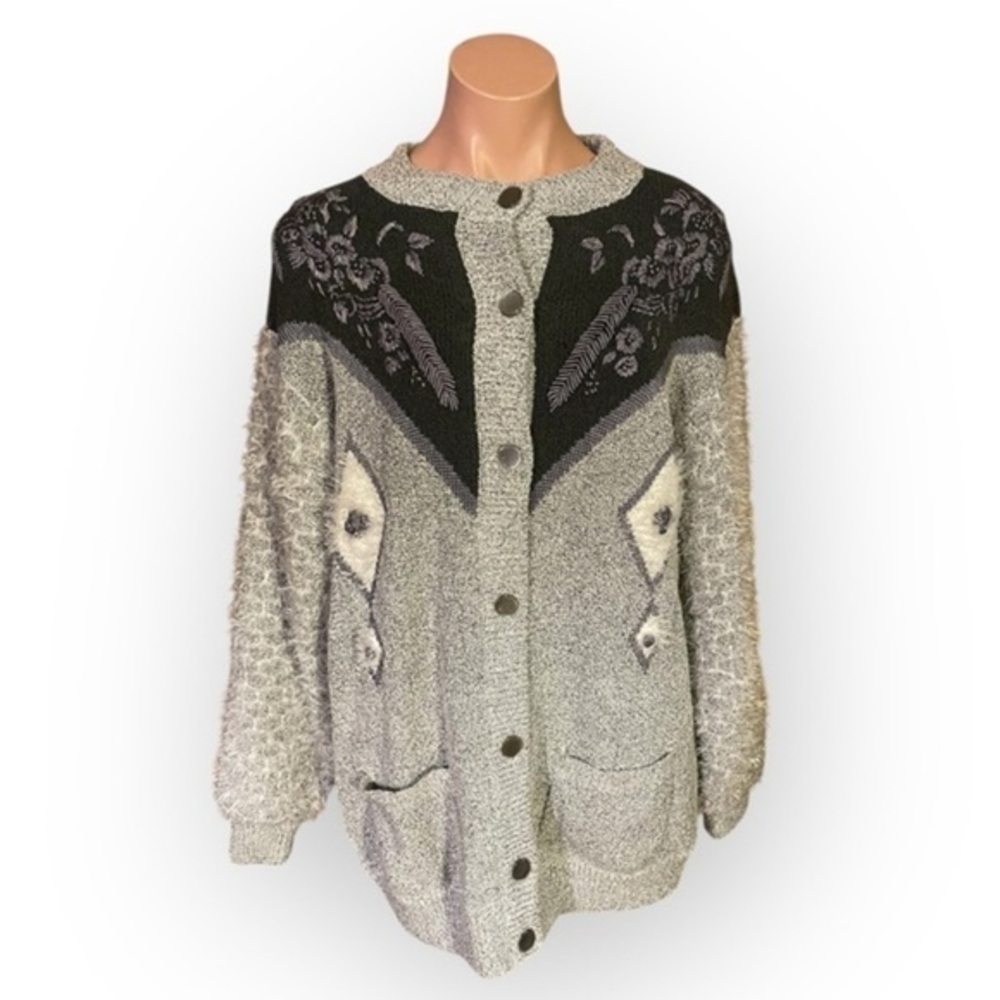 Vintage 80’s Winamex Floral Embroidered Agryl Gray XL Buttoned Cardigan